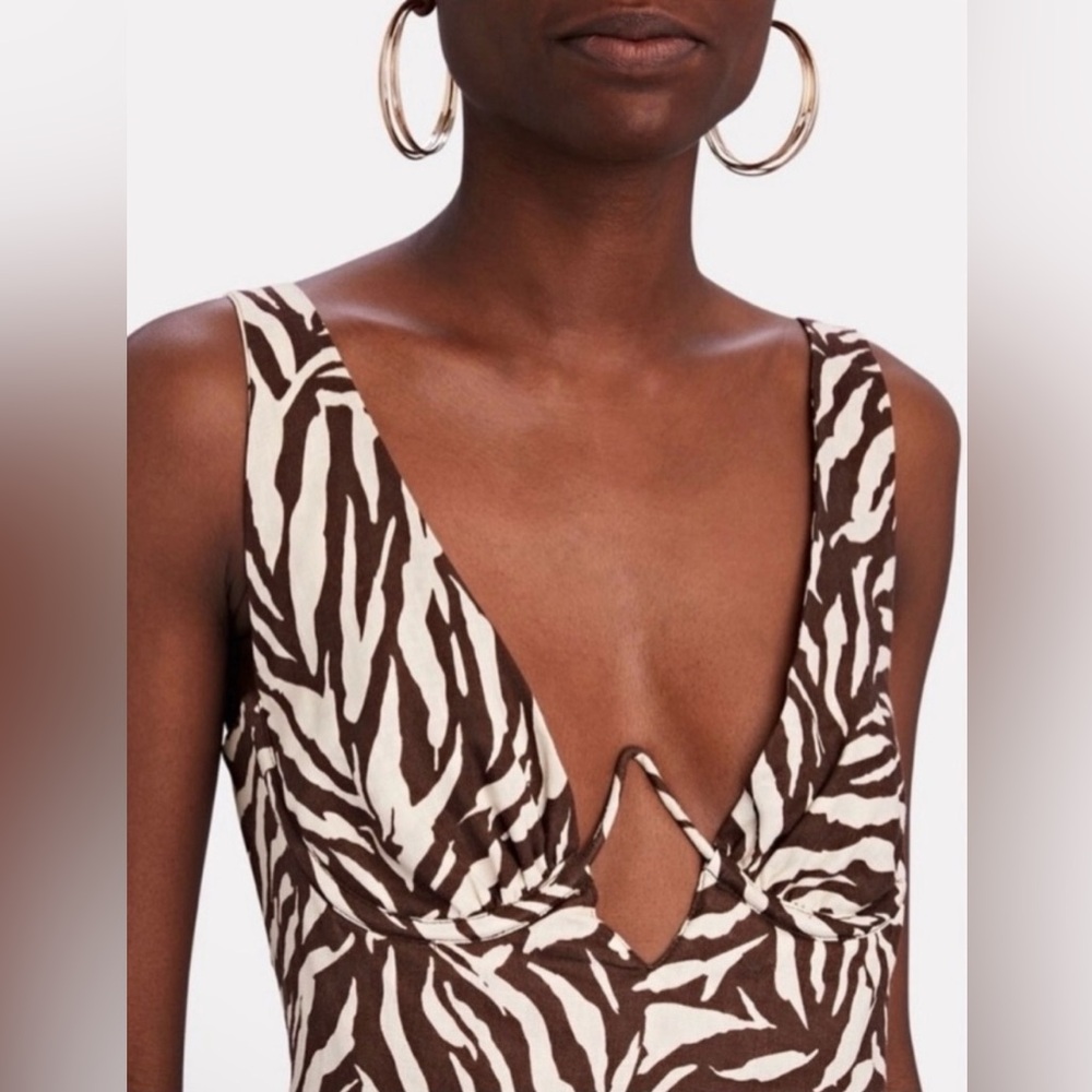 117.  Rumer Cyrus Maxi Dress - Picture 3 of 16